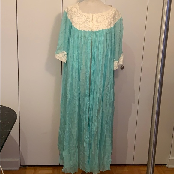 Vintage nightgown - Picture 1 of 4